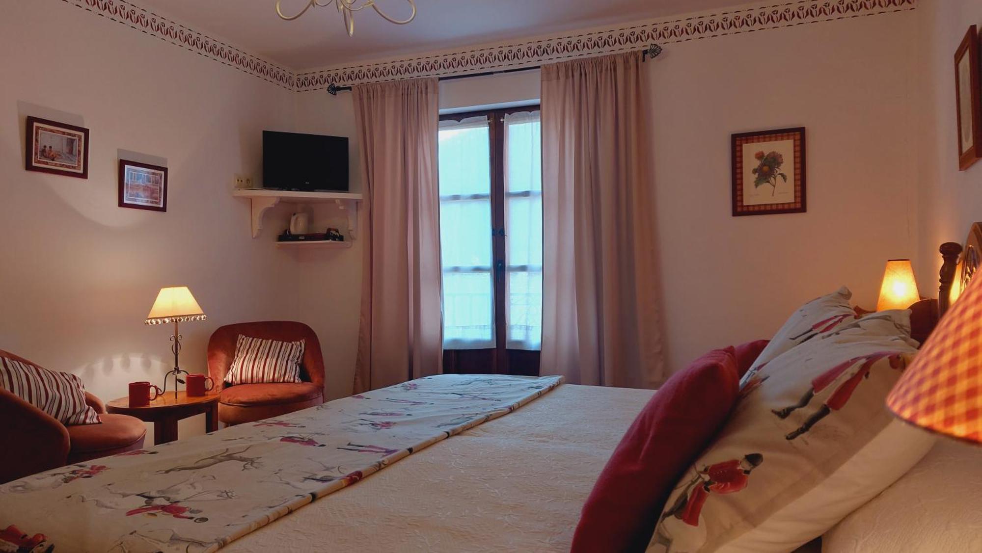 Picos De Europa Suites And Rooms Turieno Exteriör bild