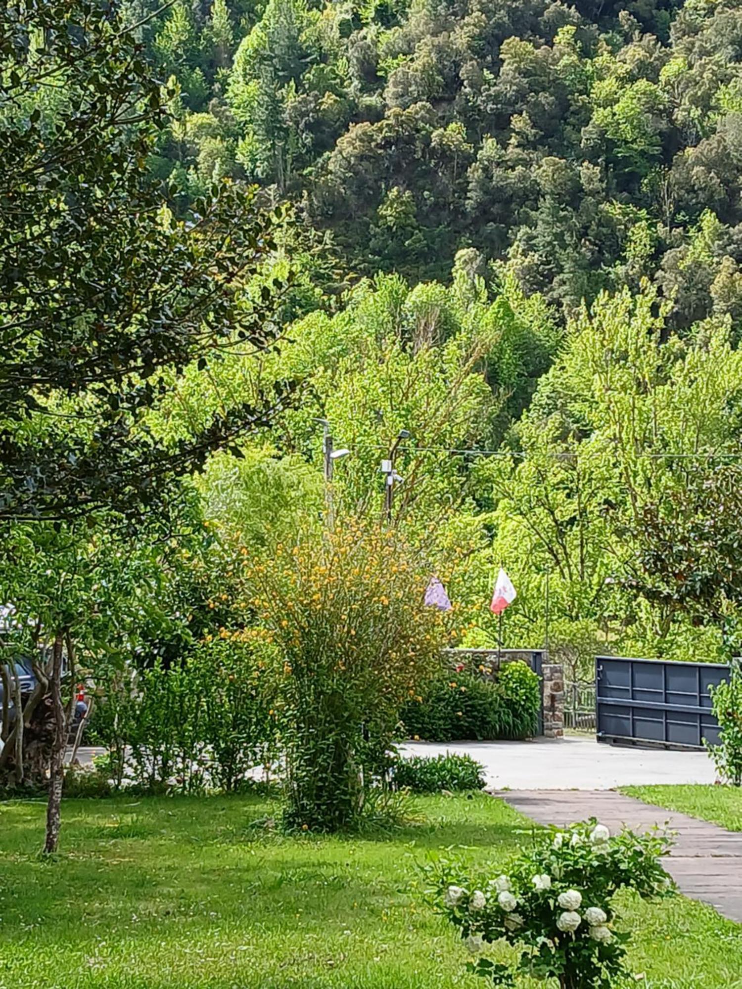 Picos De Europa Suites And Rooms Turieno Exteriör bild