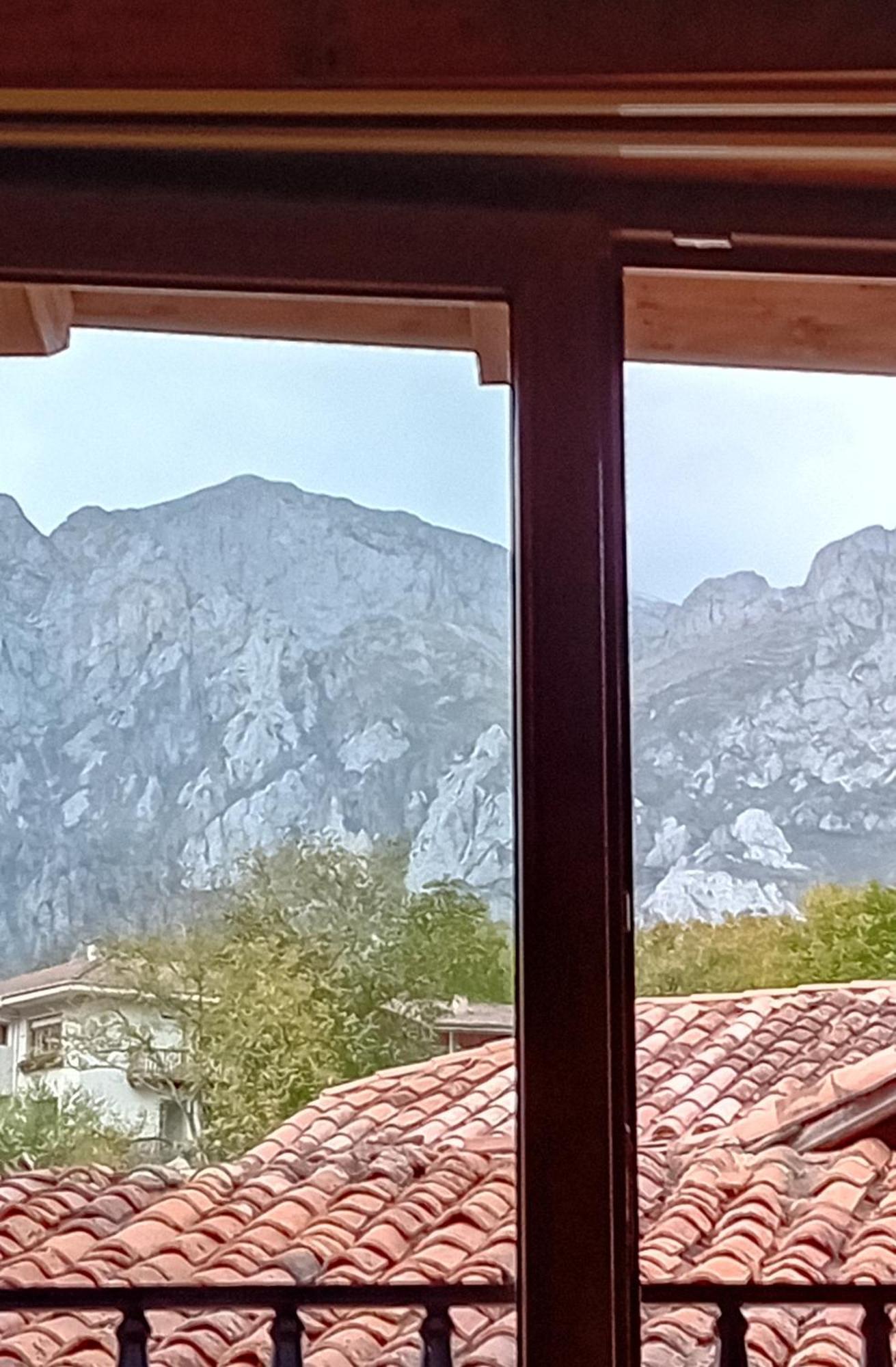 Picos De Europa Suites And Rooms Turieno Exteriör bild