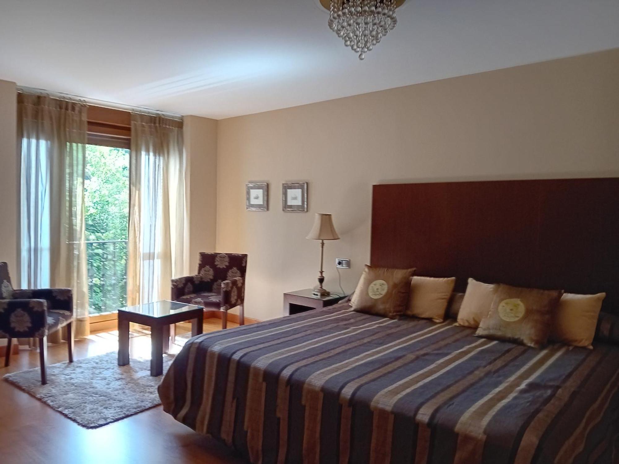 Picos De Europa Suites And Rooms Turieno Exteriör bild